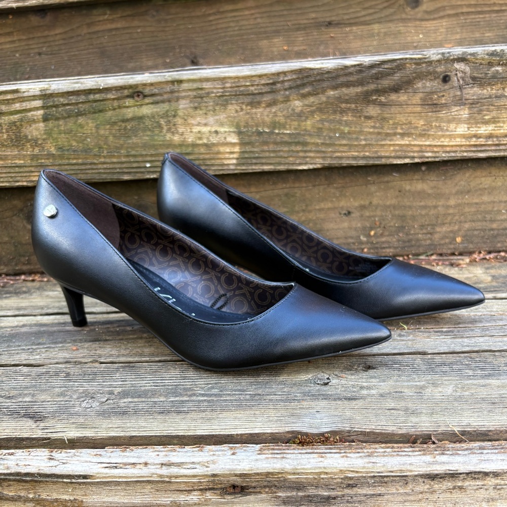 Calvin Klein Classic Black Pointed-Toe Women's Pumps size 7 Vegan